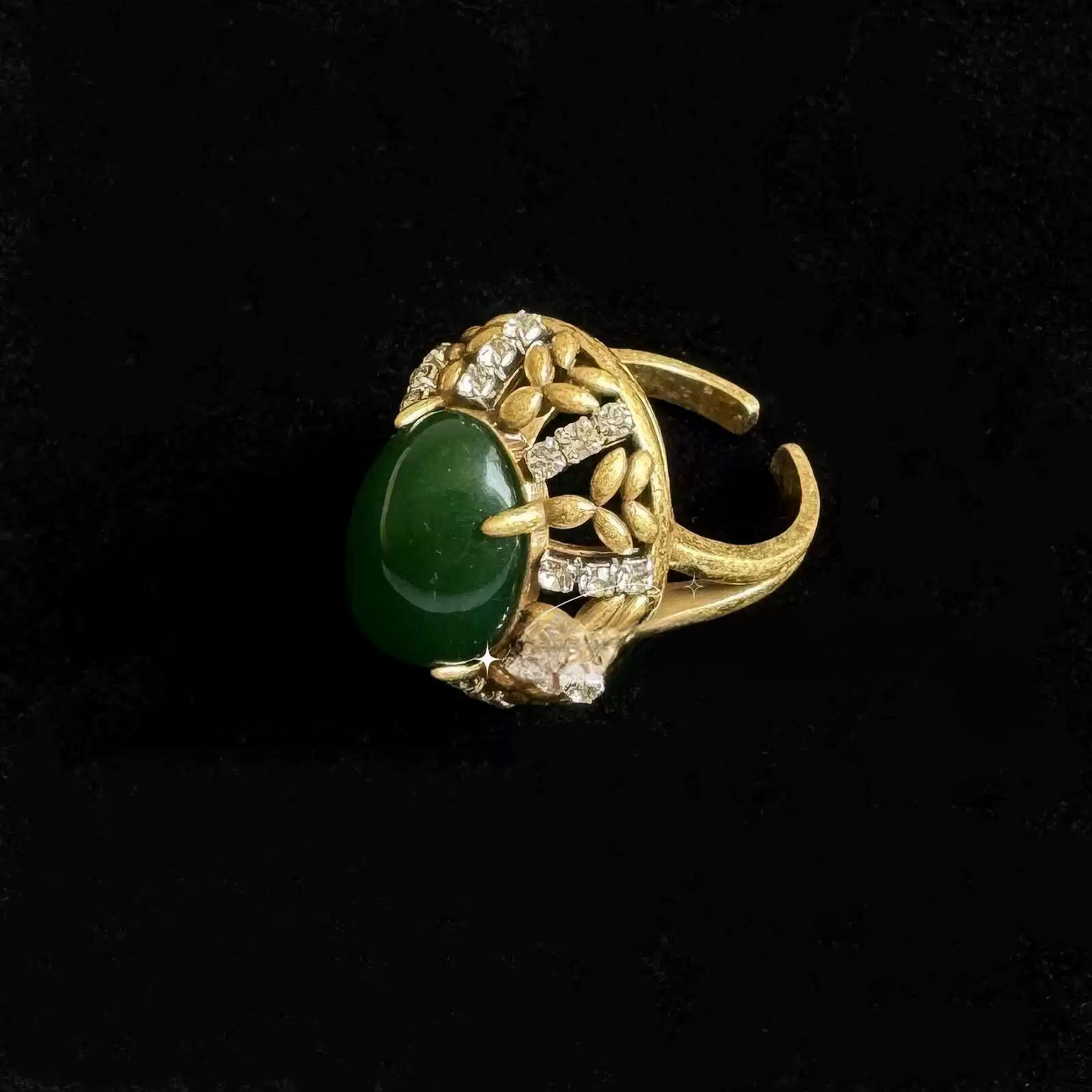 ➡️V Ring 02