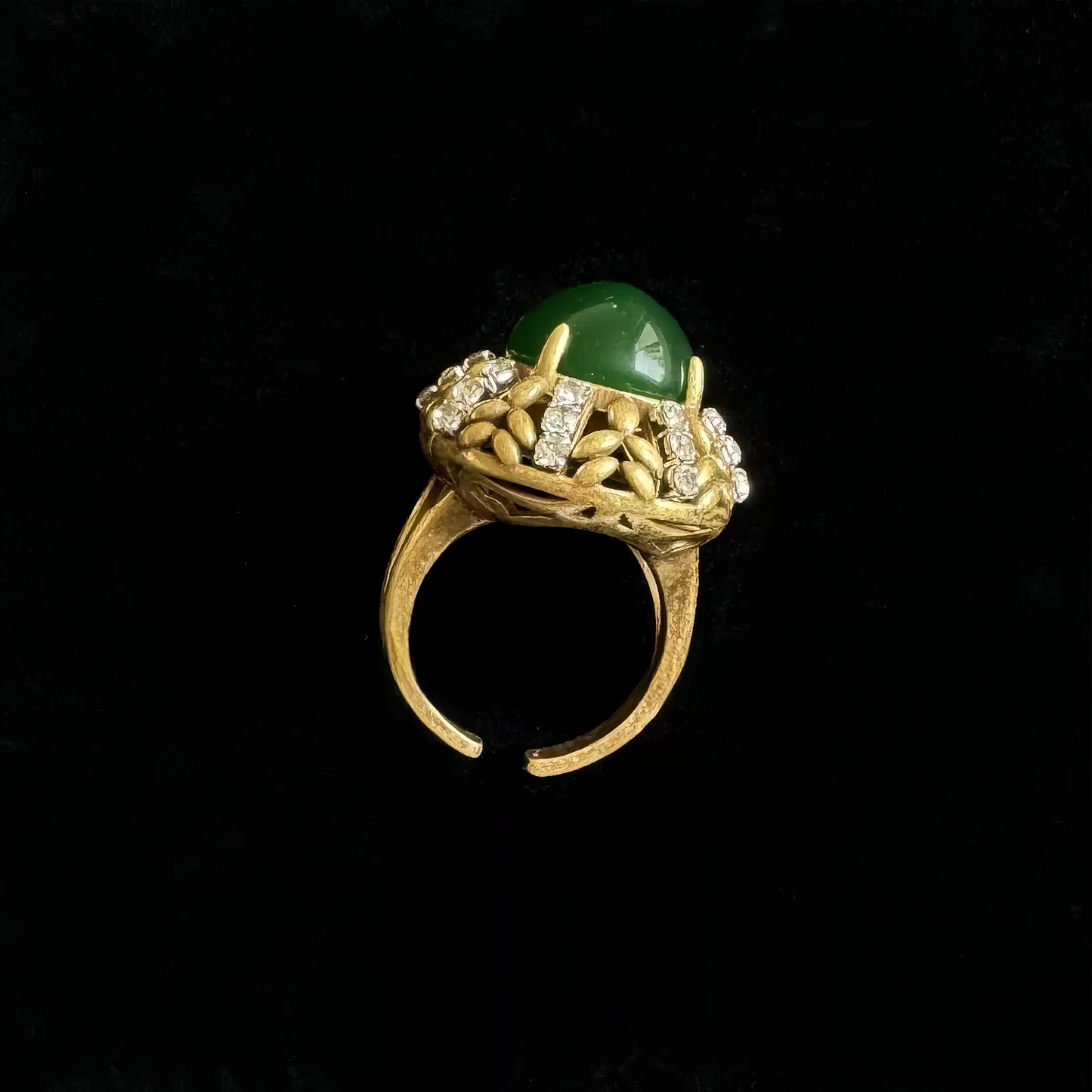➡️V Ring 02