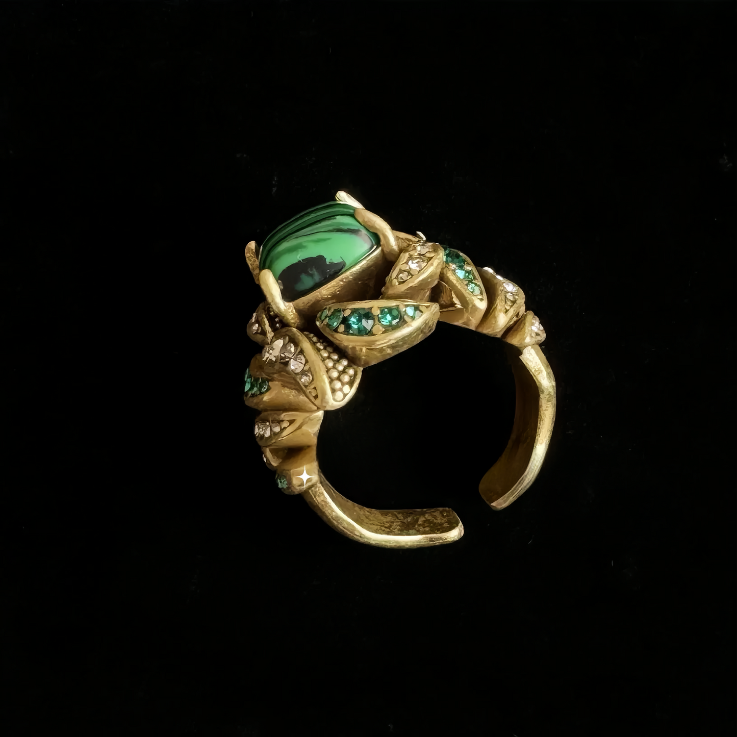 ➡️V Ring 03