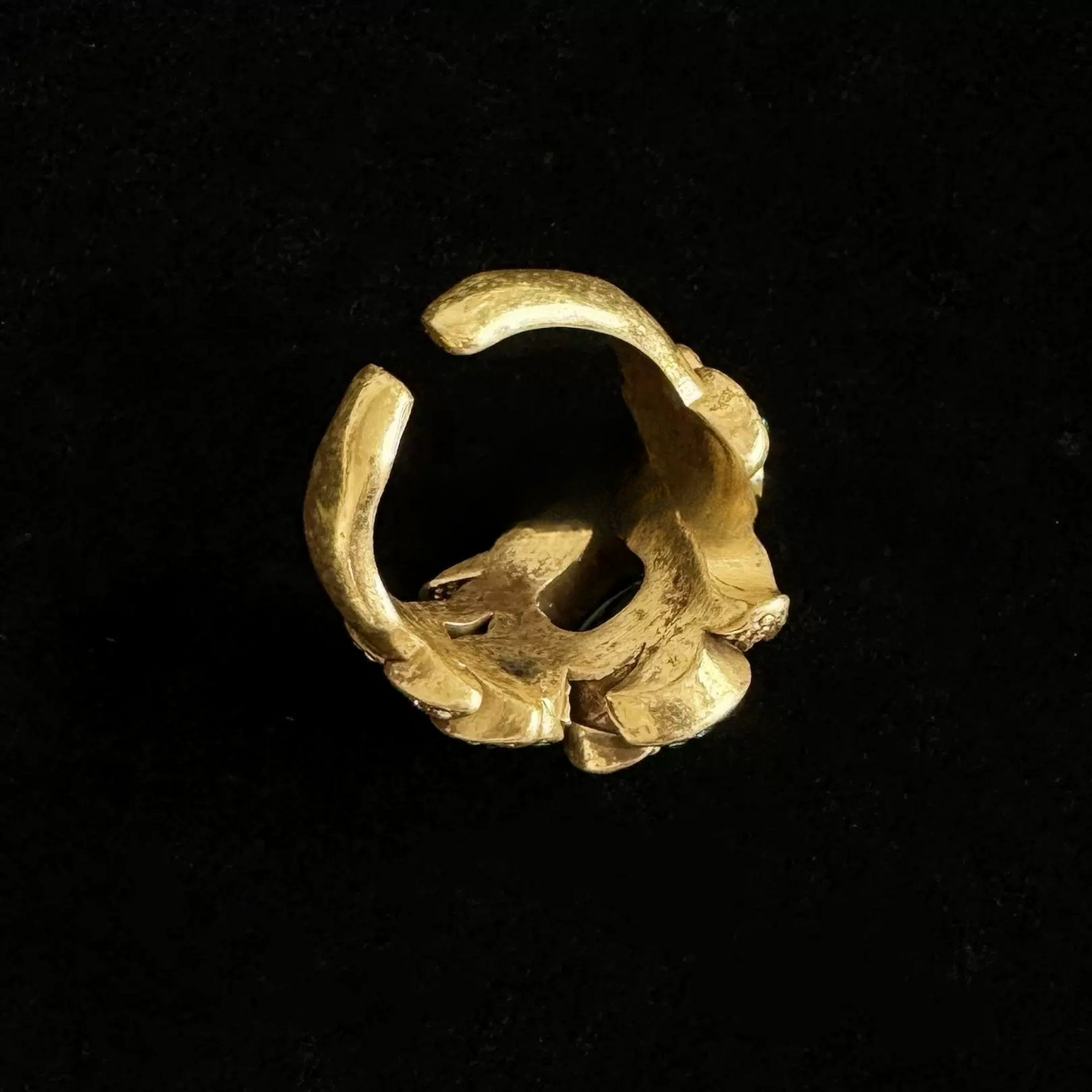 ➡️V Ring 03