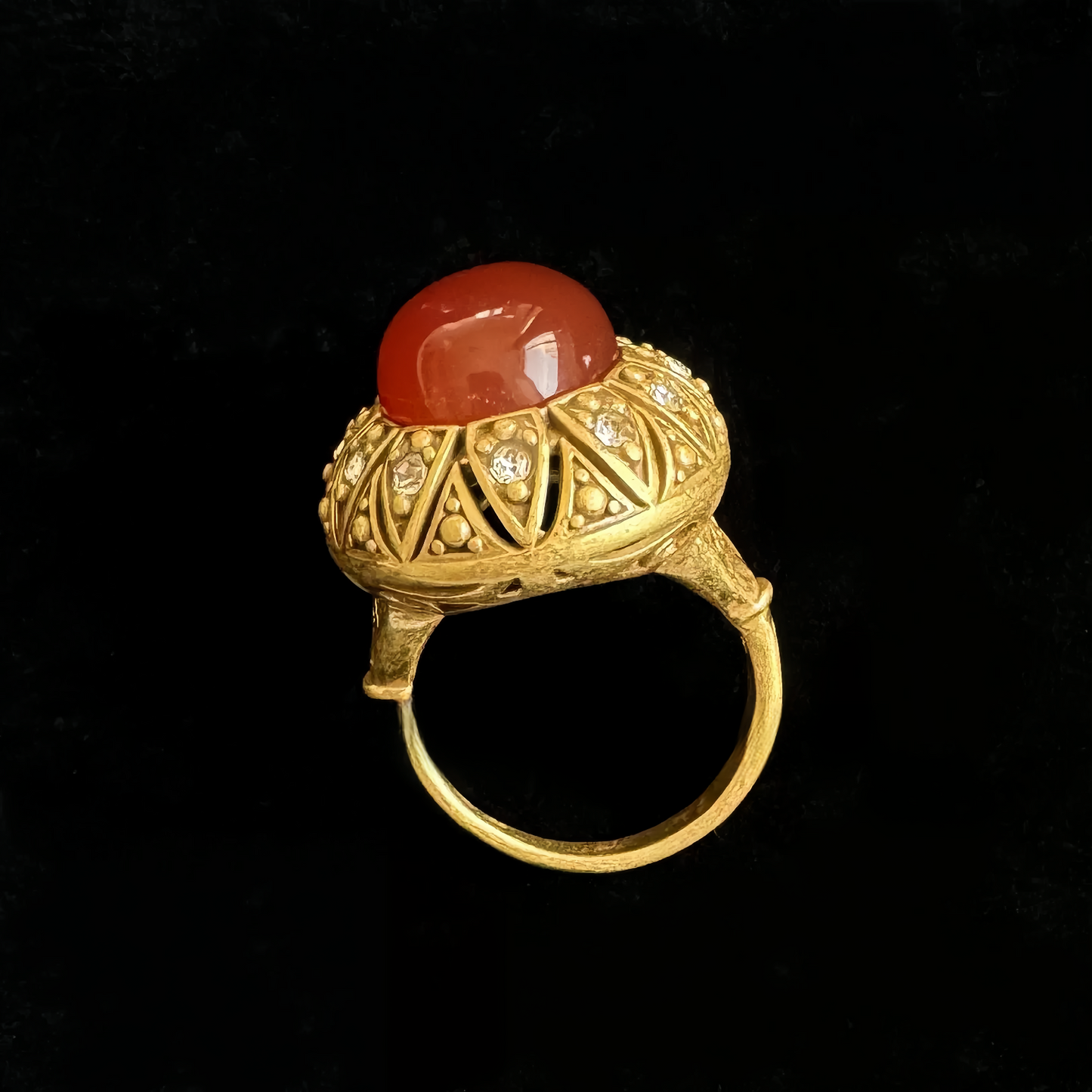 ➡️V Ring 04