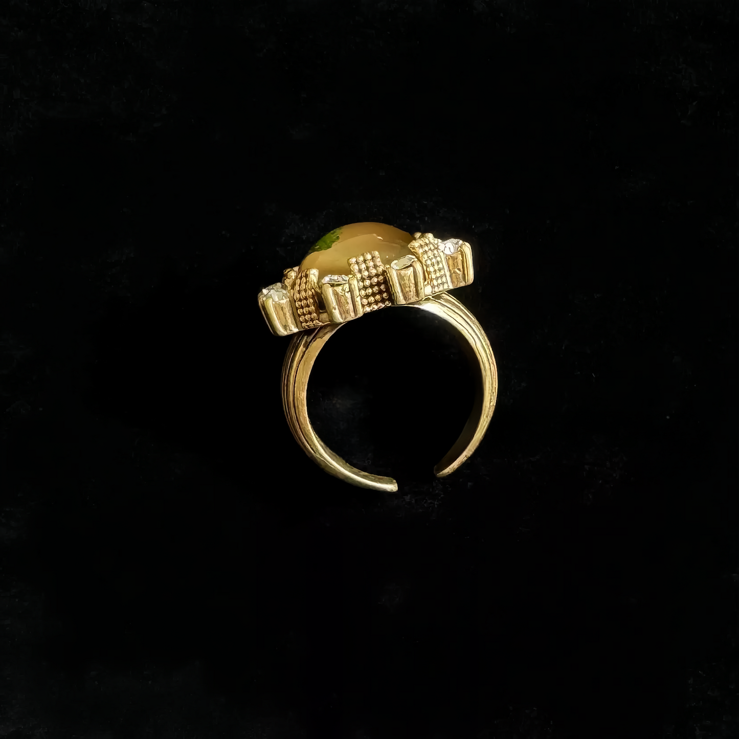➡️V Ring 06