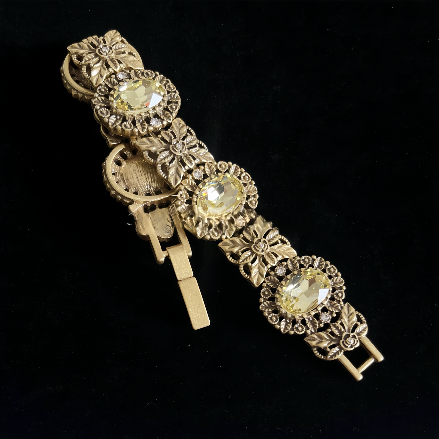 ➡️V Bracelet 14