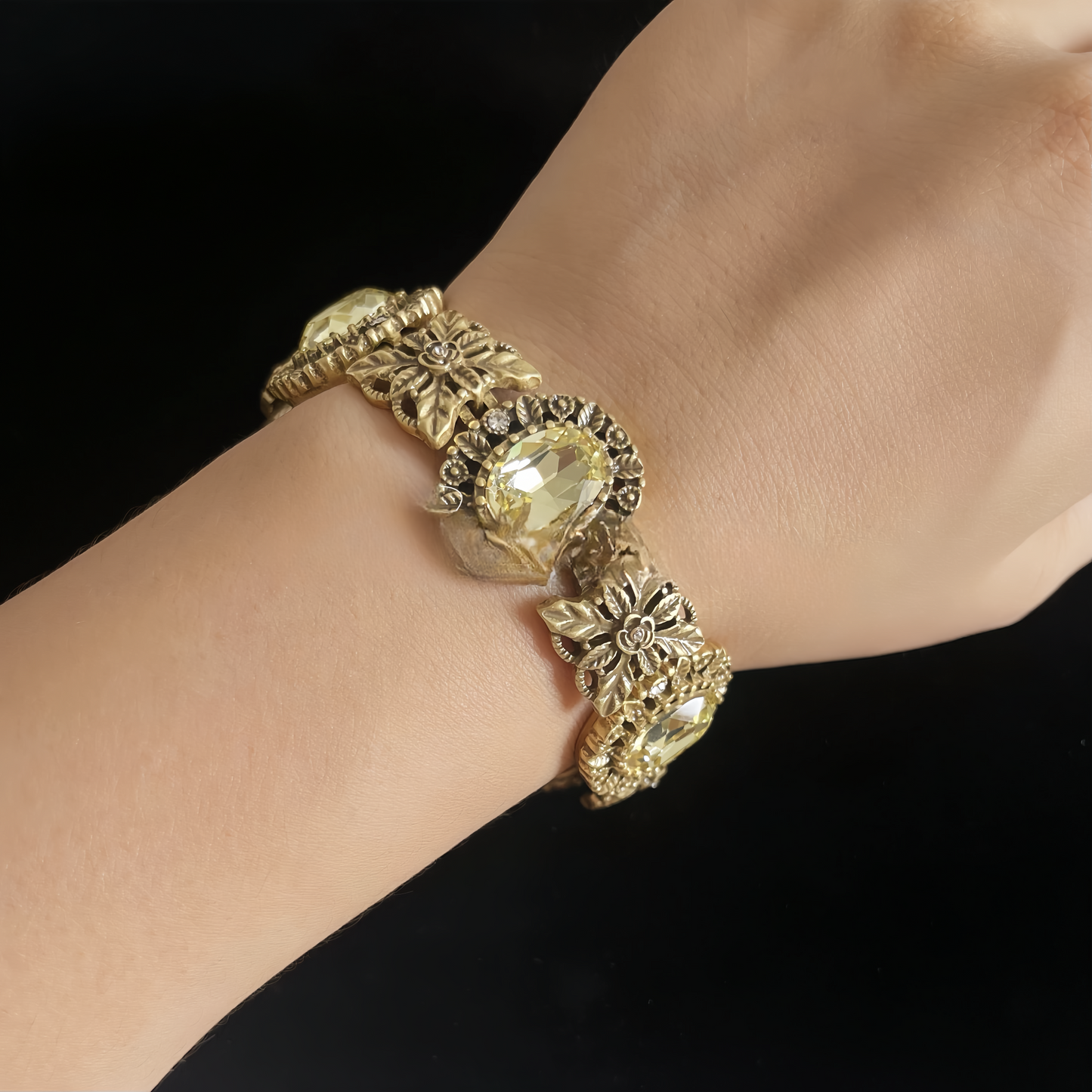 ➡️V Bracelet 14