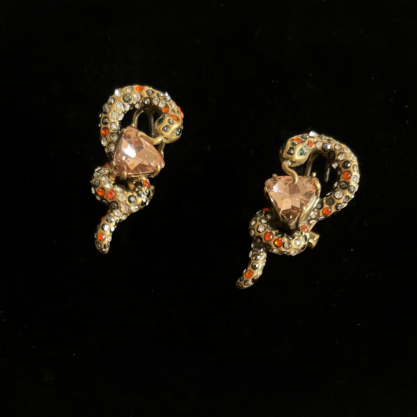 ➡️V Earring 09